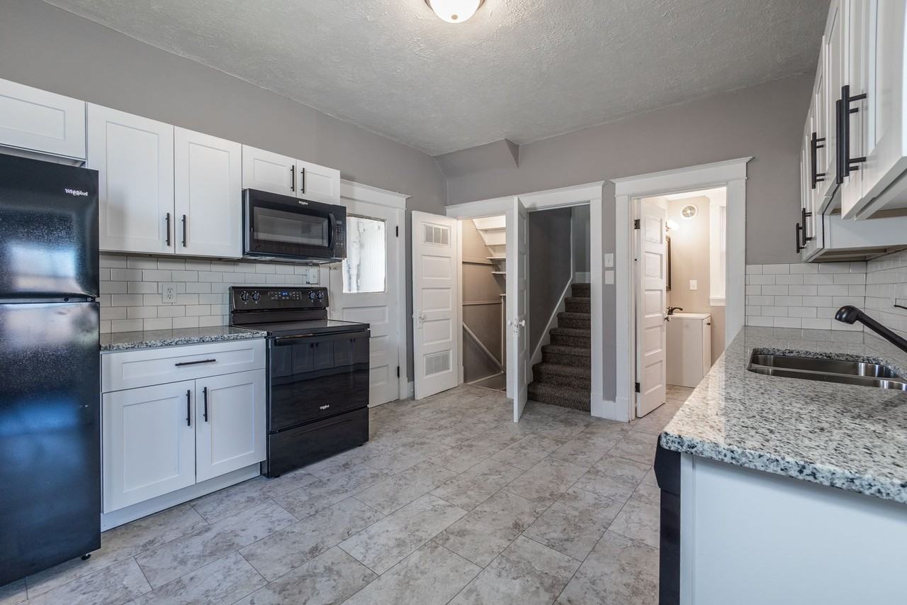 4011 Saratoga St - Photo 5 of 15