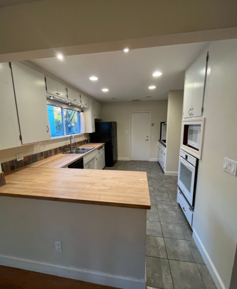 5680 Madra Ave - Photo 3 of 20