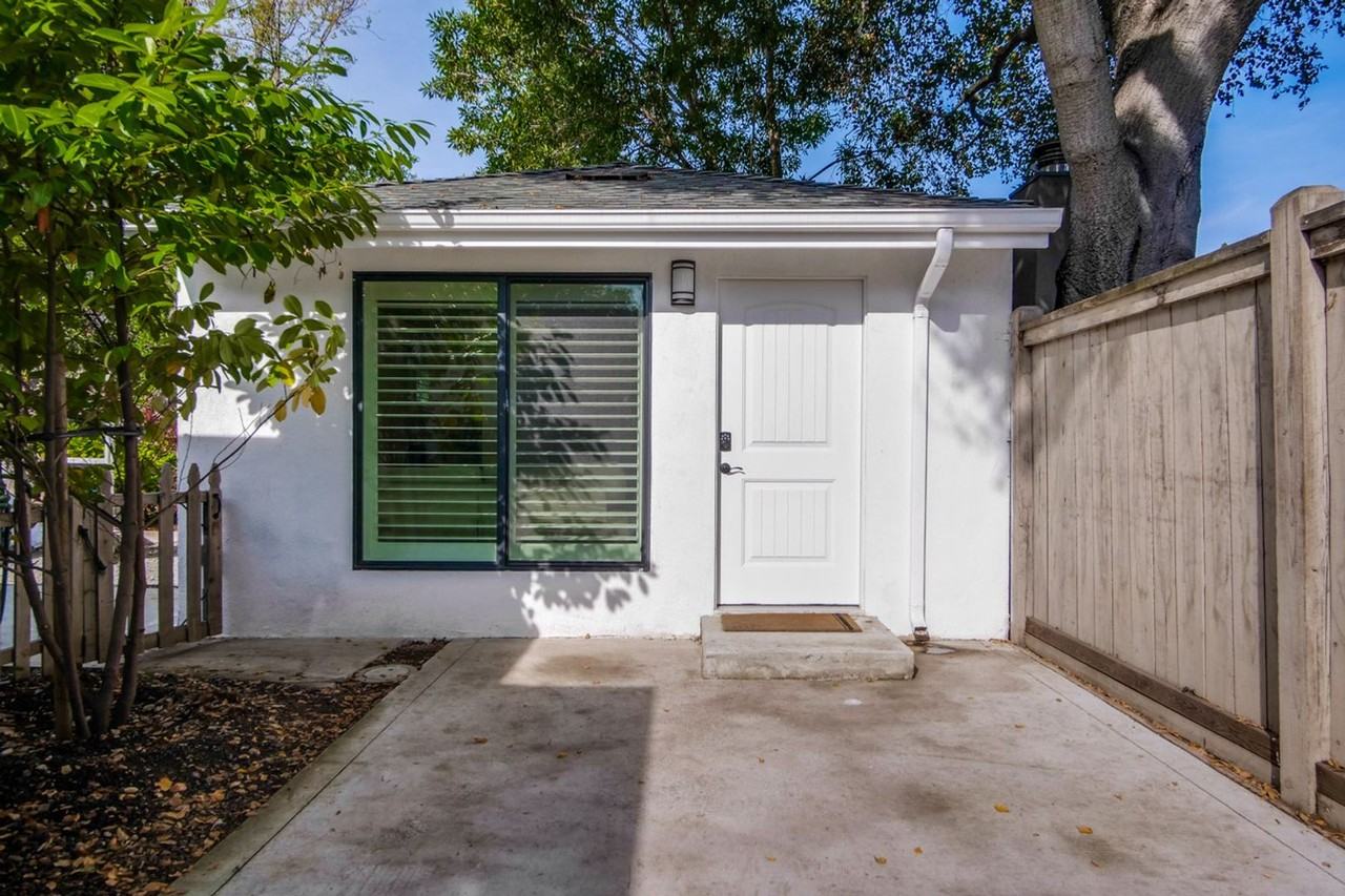 1625 University Ave - Photo 3 of 24