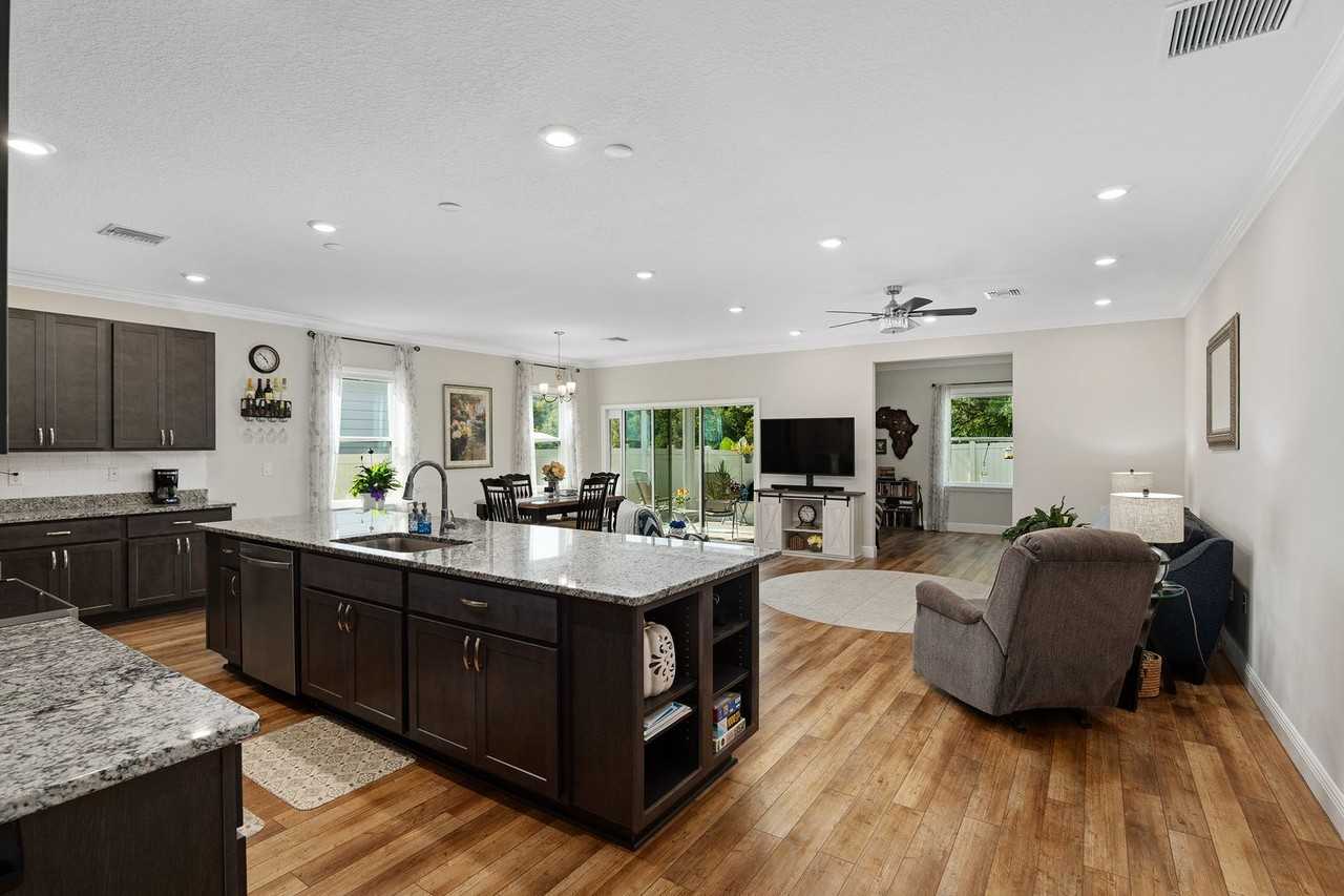 24608 Nw 7th Ln - Photo 6 of 12