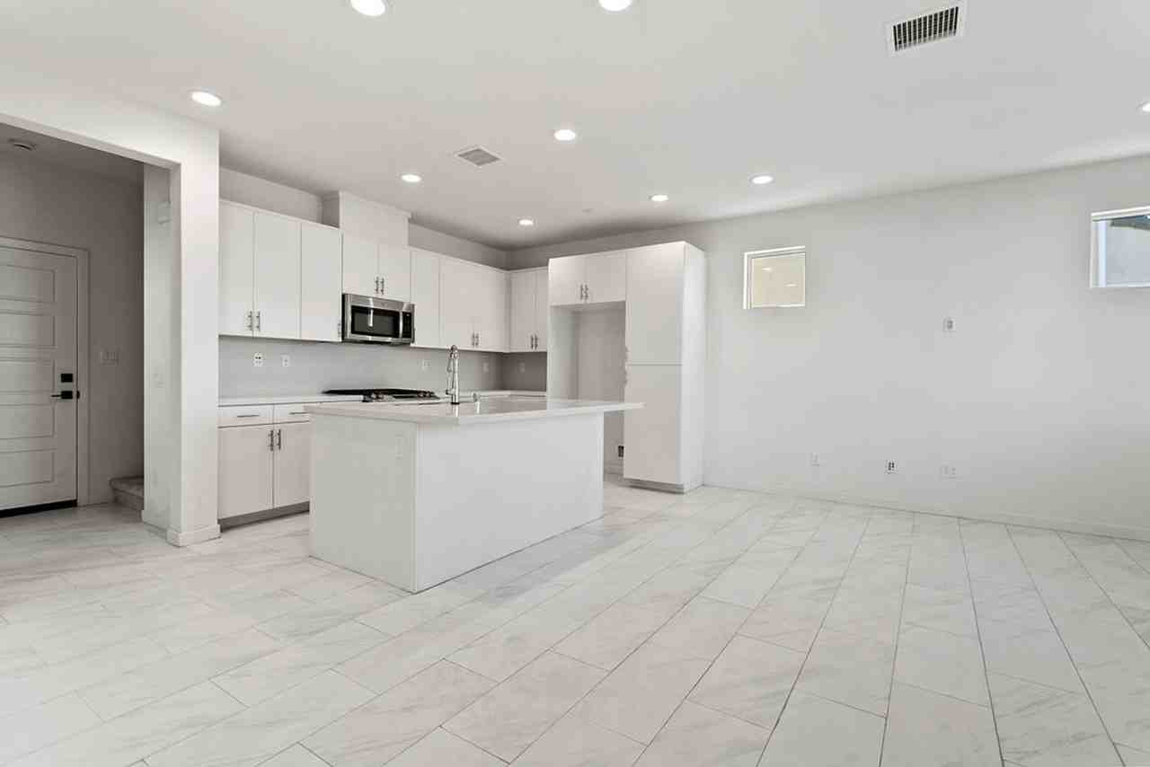 2261 Horseback Rd - Photo 2 of 21