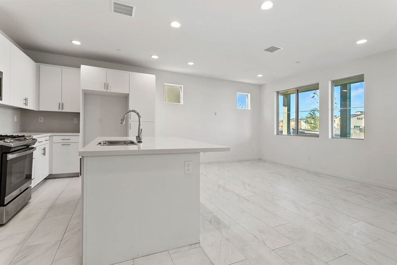 2261 Horseback Rd - Photo 3 of 21