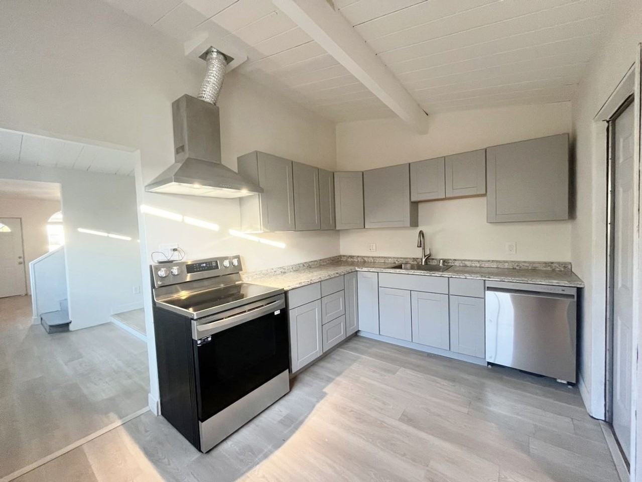 3965 Newton Ave - Photo 3 of 10