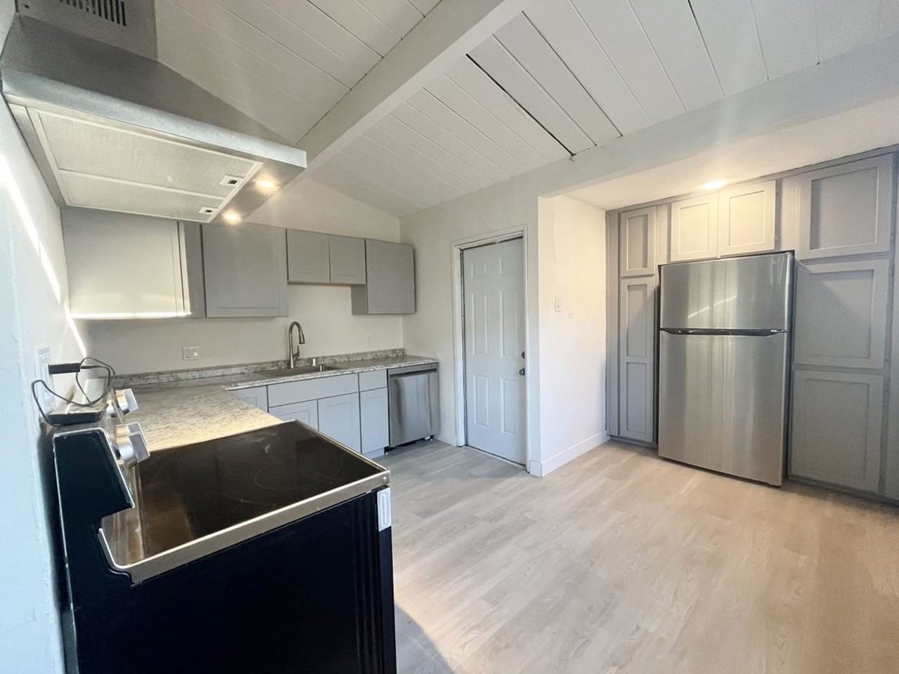 3965 Newton Ave - Photo 4 of 10