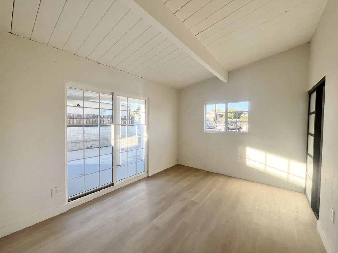 3965 Newton Ave - Photo 6 of 10