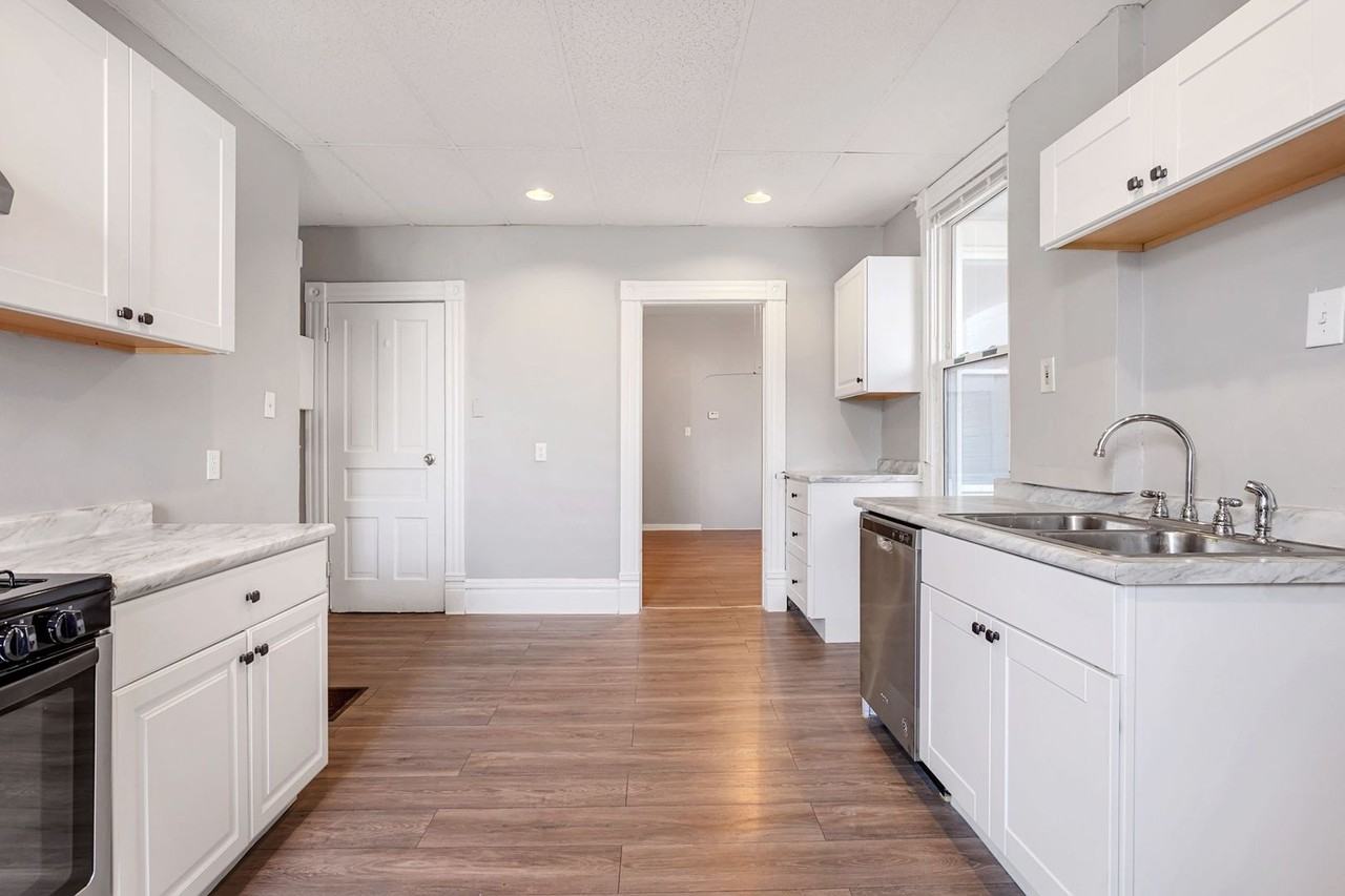 3709 Orpwood St - Photo 6 of 34