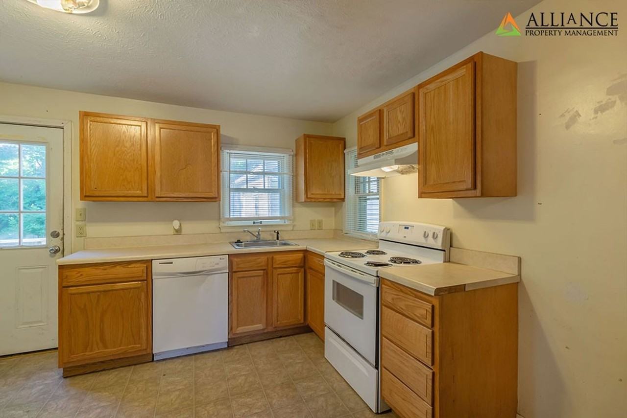 1857 Anderson Ave - Photo 7 of 33