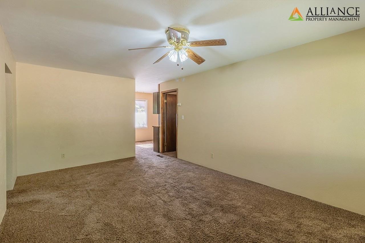 1525 Hartford Rd - Photo 4 of 20