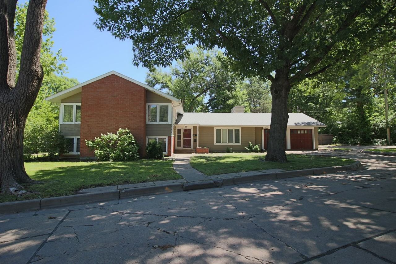 520 Fairchild Ter - Photo 3 of 32