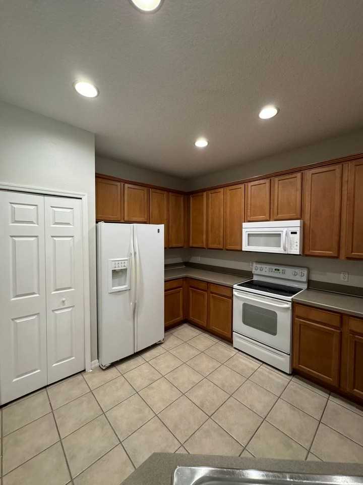 10360 Sandy Marsh Ln - Photo 7 of 30