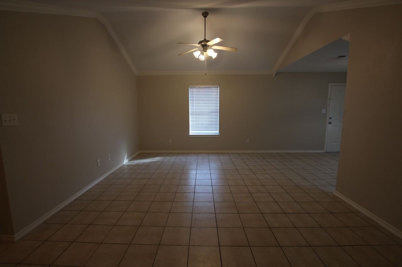 10896 Park Pl - Photo 2 of 24