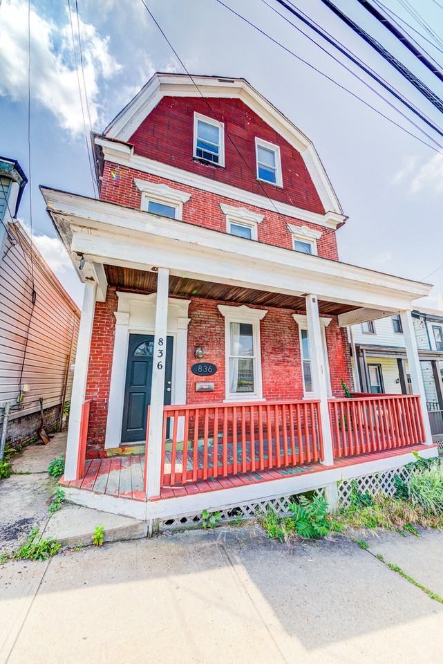 836 Industry St - Photo 3 of 38