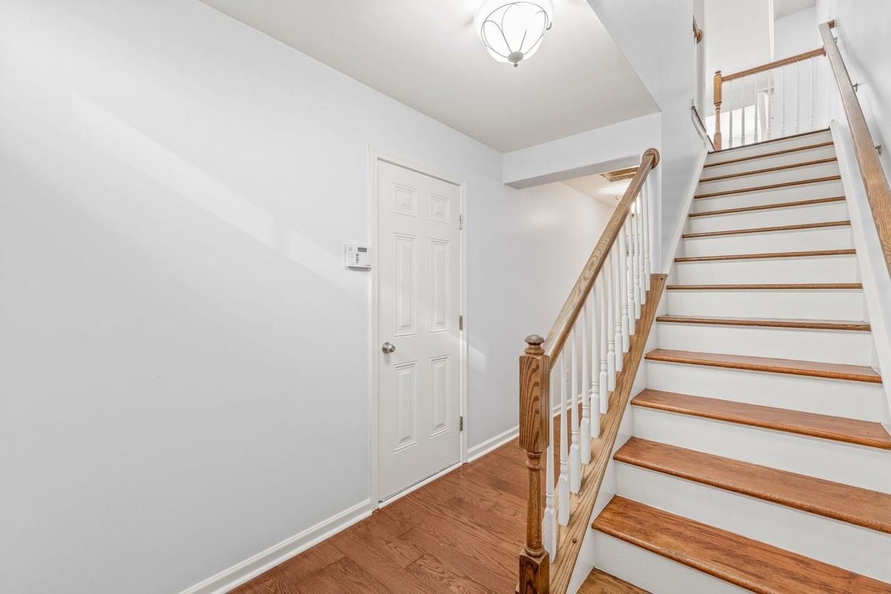 273 Lincoln St - Photo 3 of 31