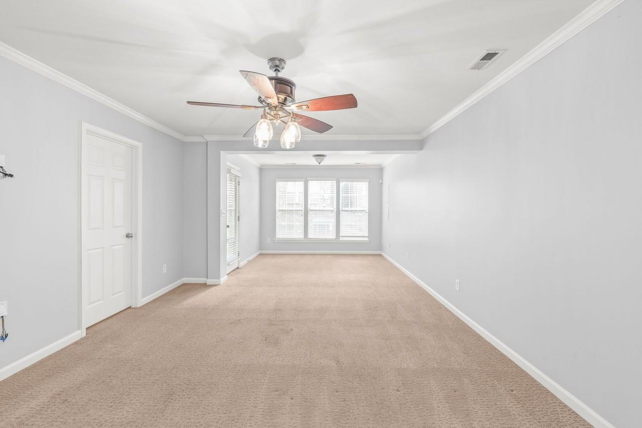 273 Lincoln St - Photo 4 of 31