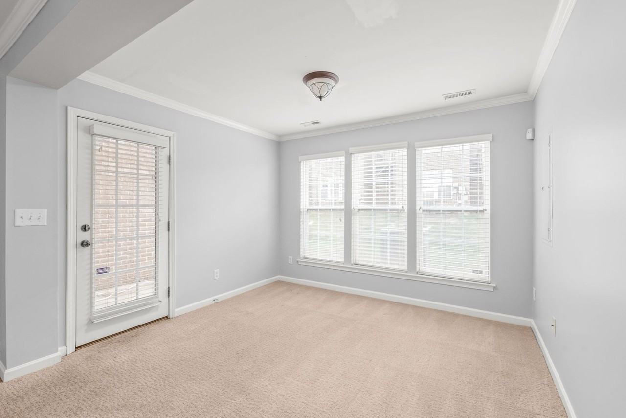 273 Lincoln St - Photo 6 of 31