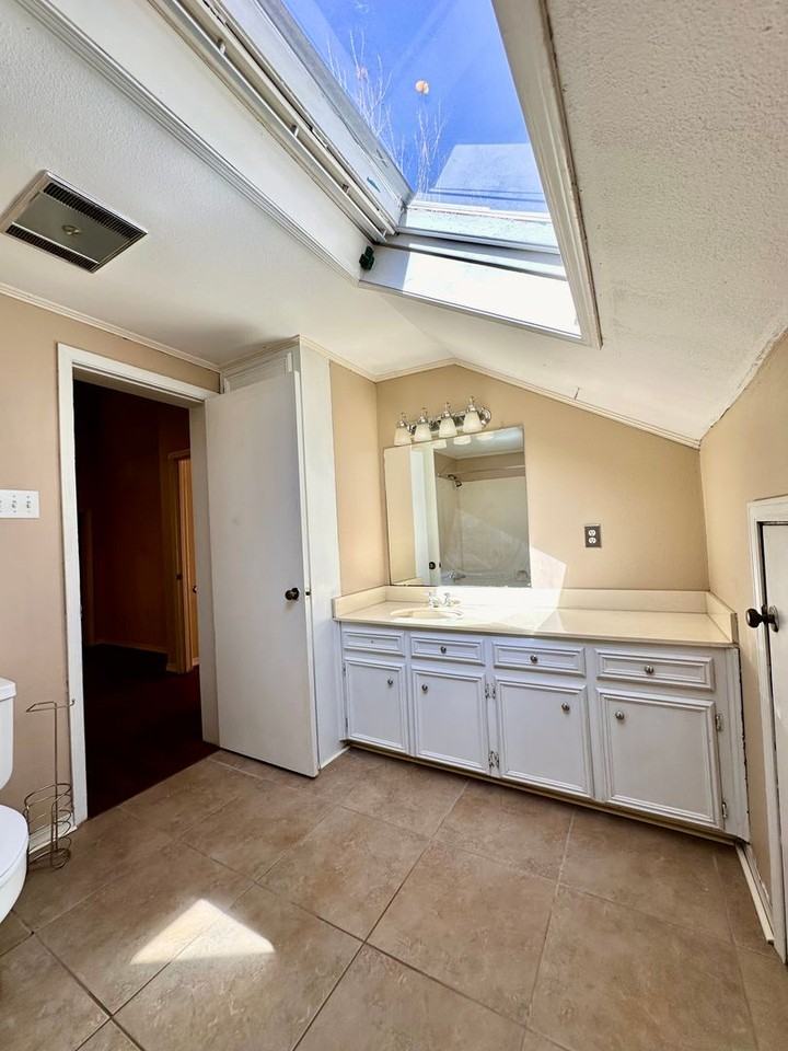 1336 Sharlo Ave - Photo 5 of 24