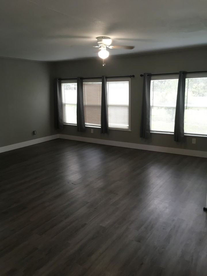 3583 Oasis Rd - Photo 2 of 16