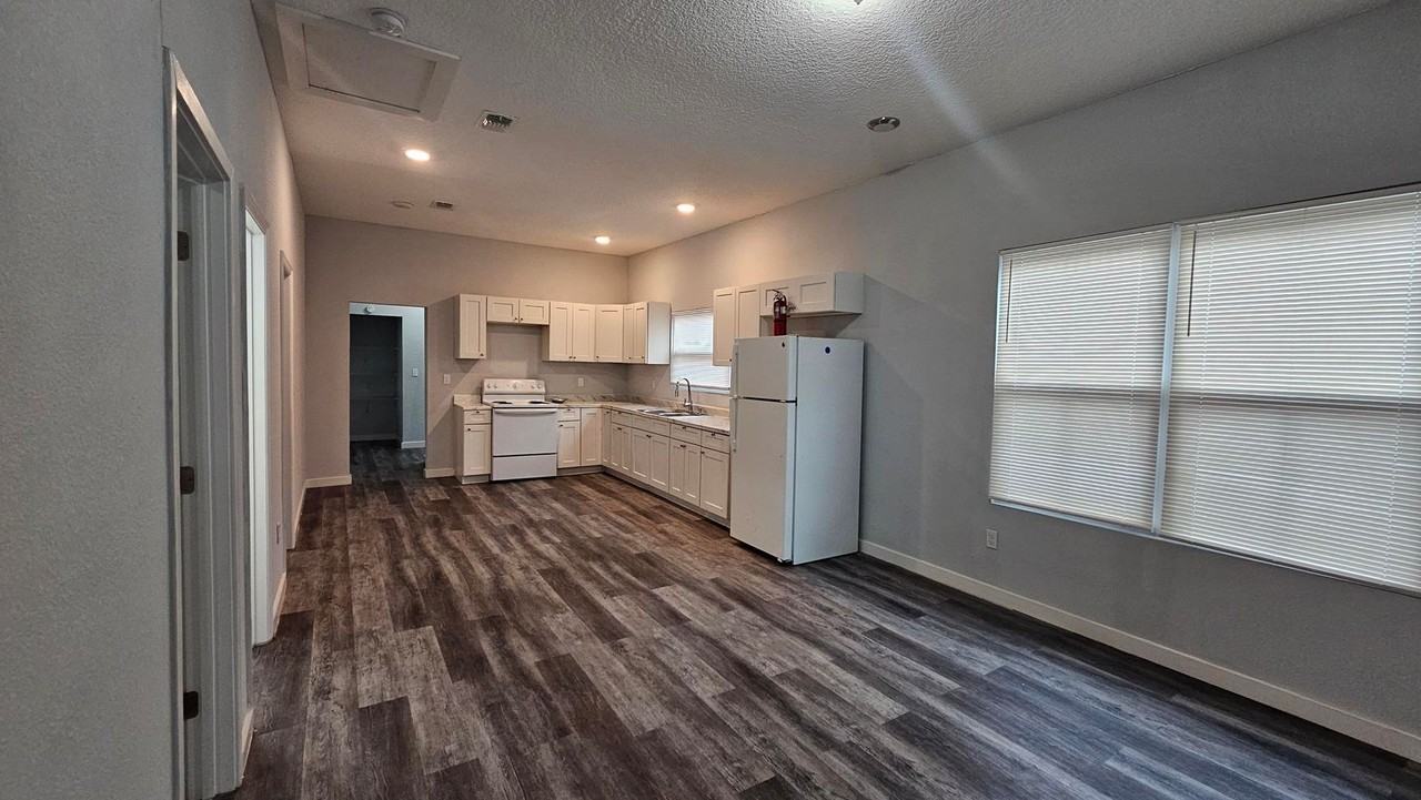 1446 W 23rd St - Photo 2 of 17