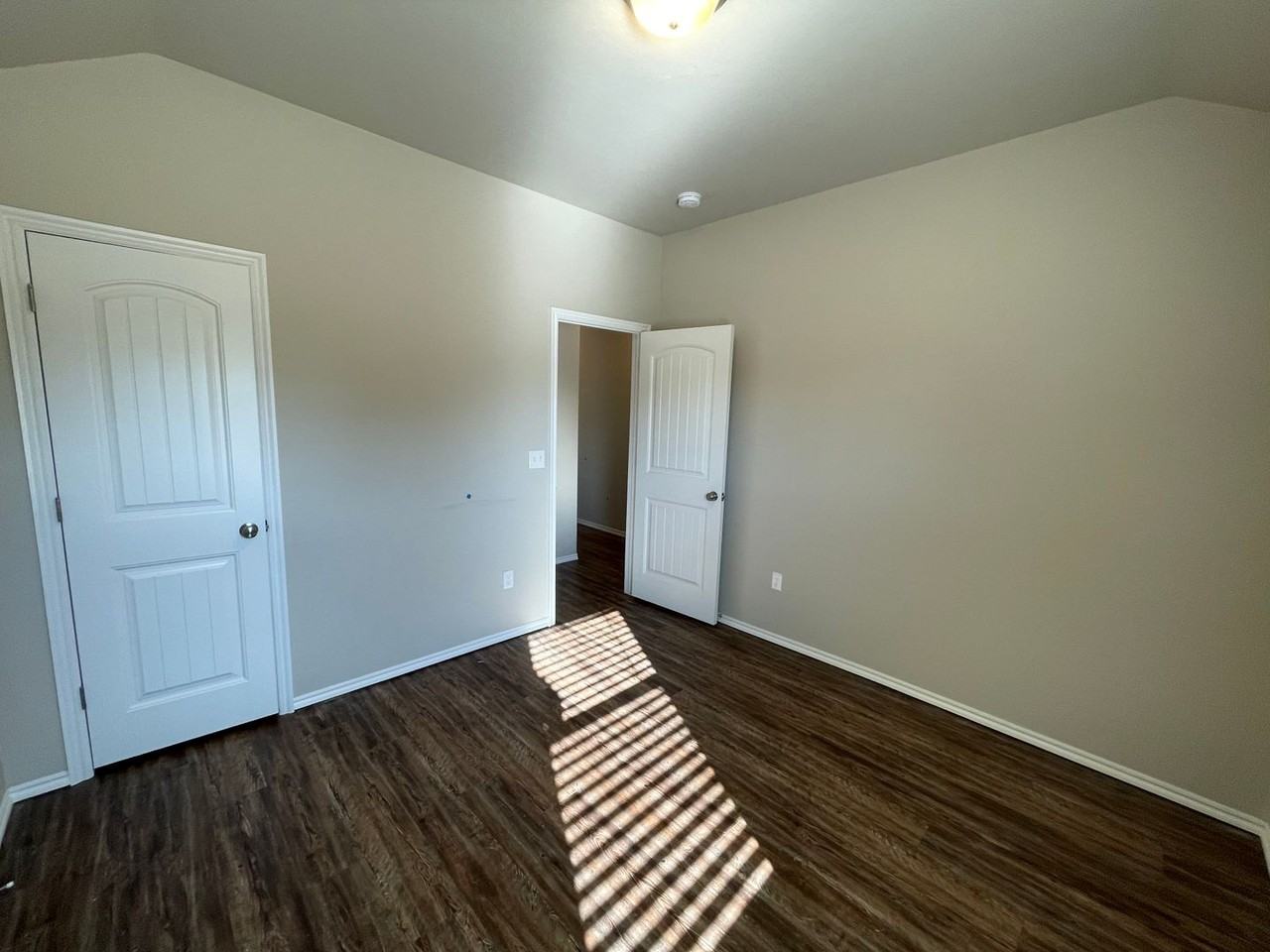 10906 Nw 119th St - Photo 2 of 26