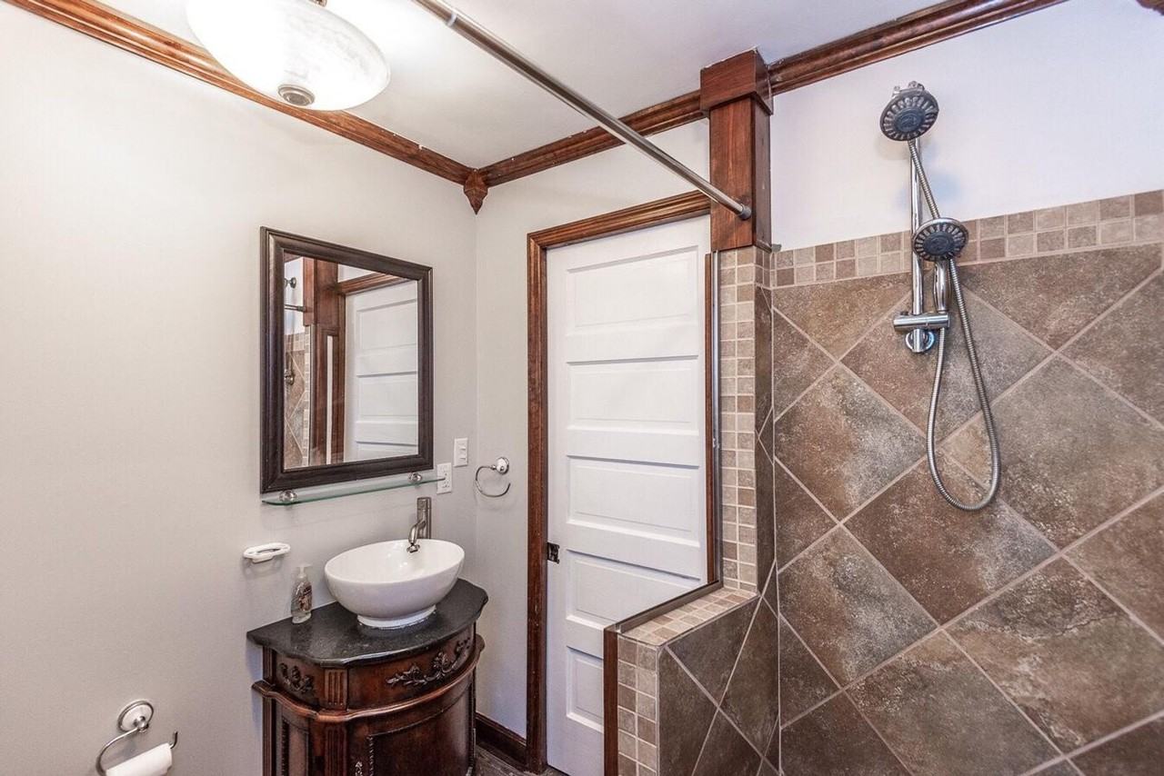 2358 Los Angeles Ave - Photo 2 of 28