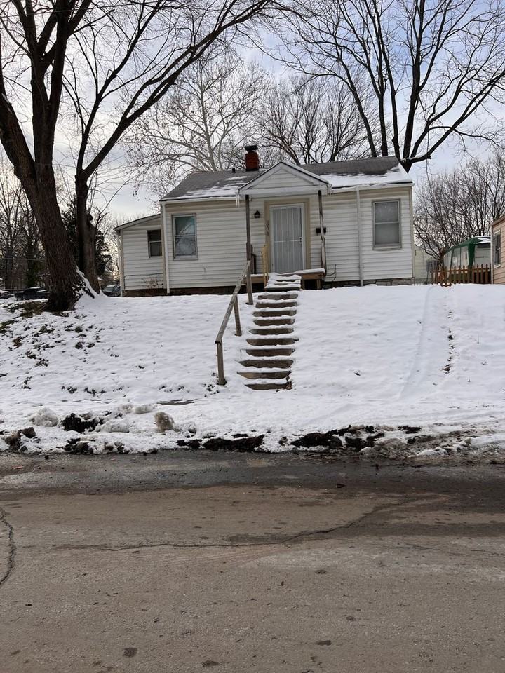 1638 Elmwood Ave - Photo 3 of 8