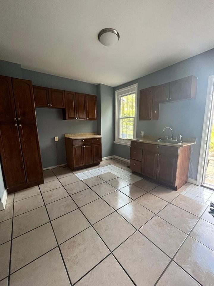 1717 N Pulaski St - Photo 3 of 11