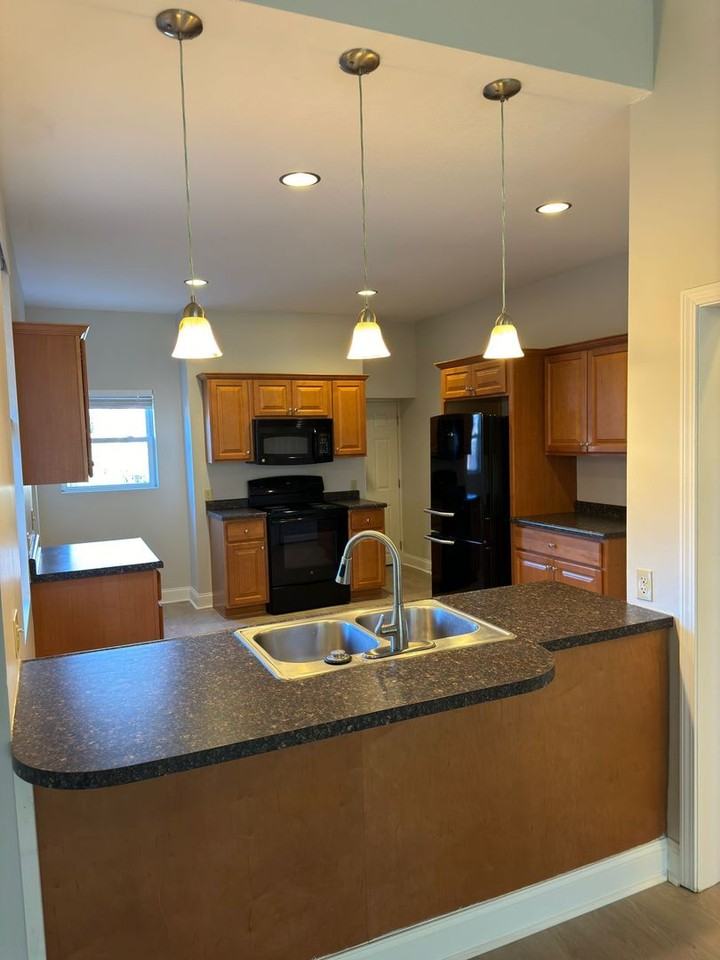 1419 Sedgwick St - Photo 2 of 7