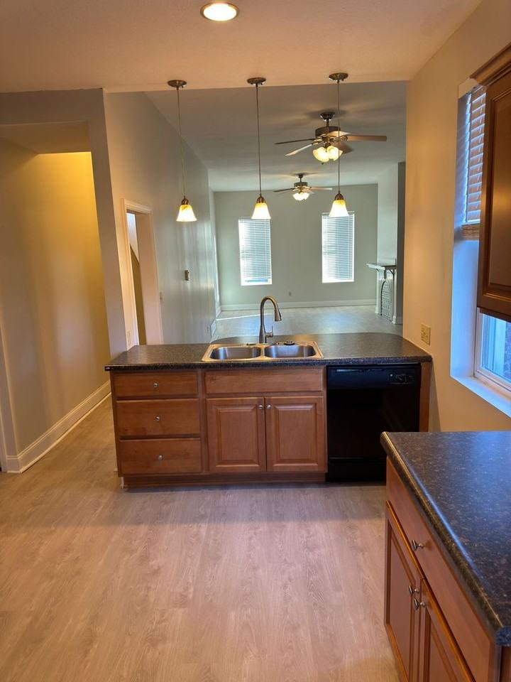 1419 Sedgwick St - Photo 3 of 7