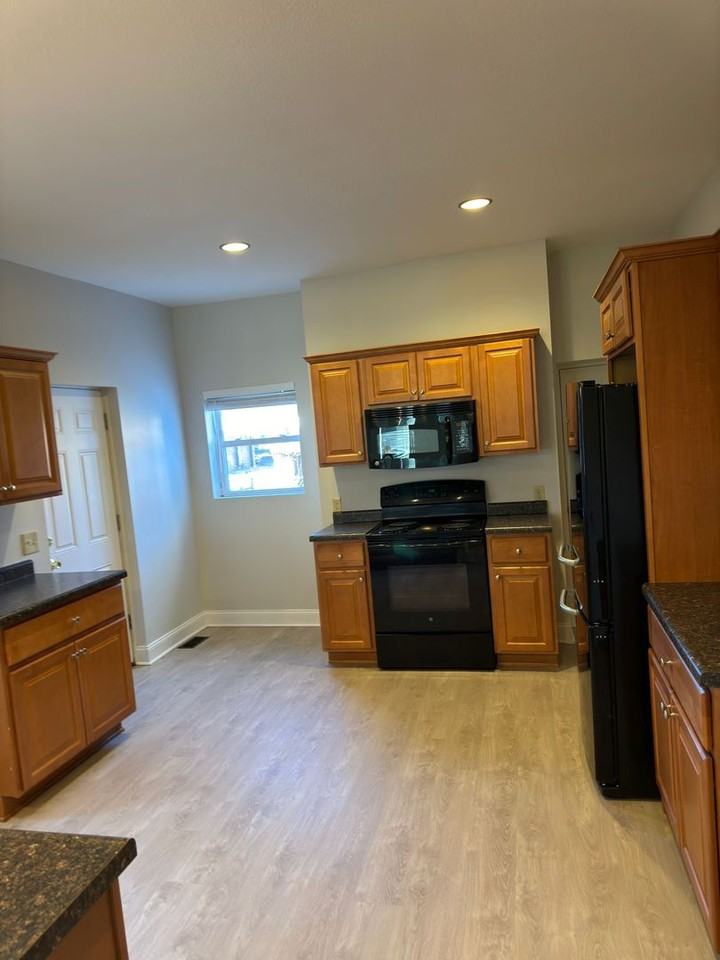 1419 Sedgwick St - Photo 4 of 7