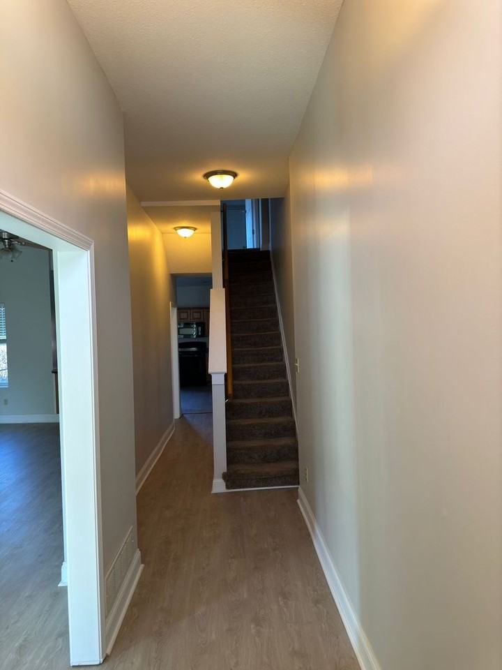 1419 Sedgwick St - Photo 5 of 7