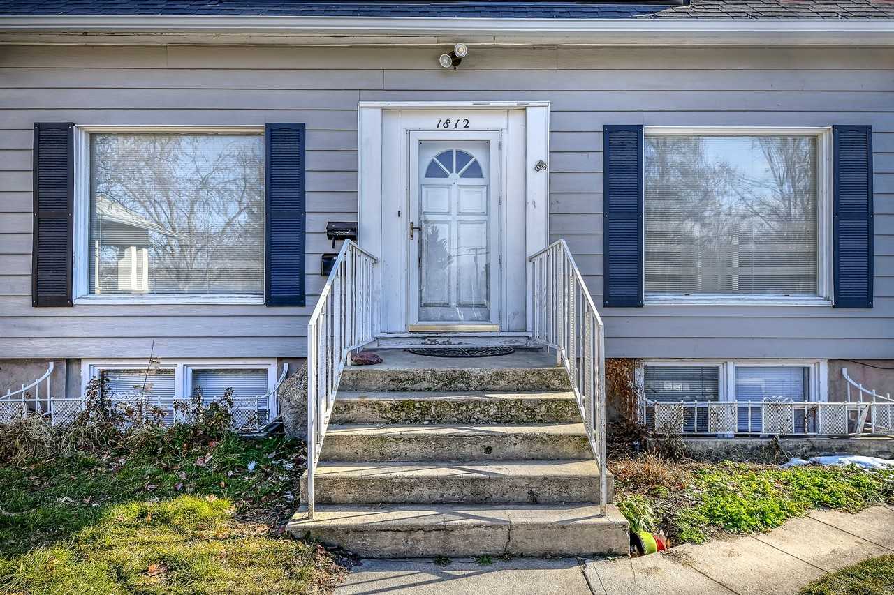 1812 N 8th St - Photo 2 of 34