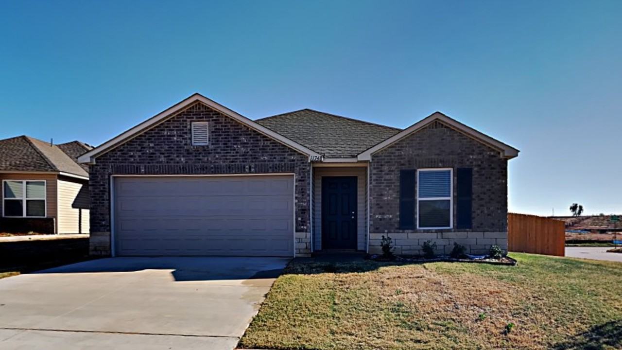 11748 Nw 99th Ter - Photo 2 of 21