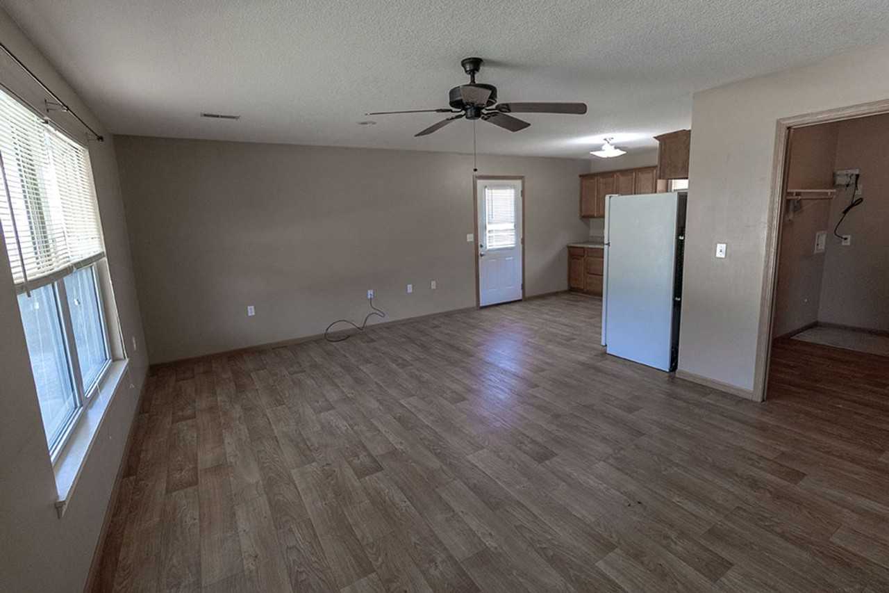 1544 Florence Dr - Photo 3 of 28