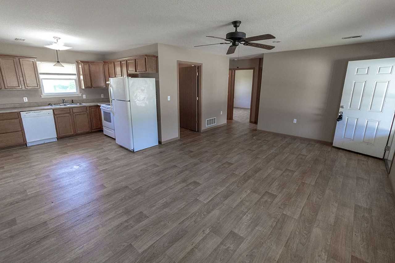 1544 Florence Dr - Photo 4 of 28