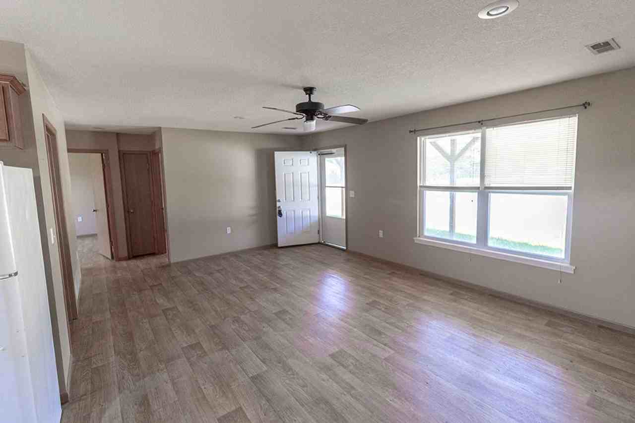 1544 Florence Dr - Photo 5 of 28