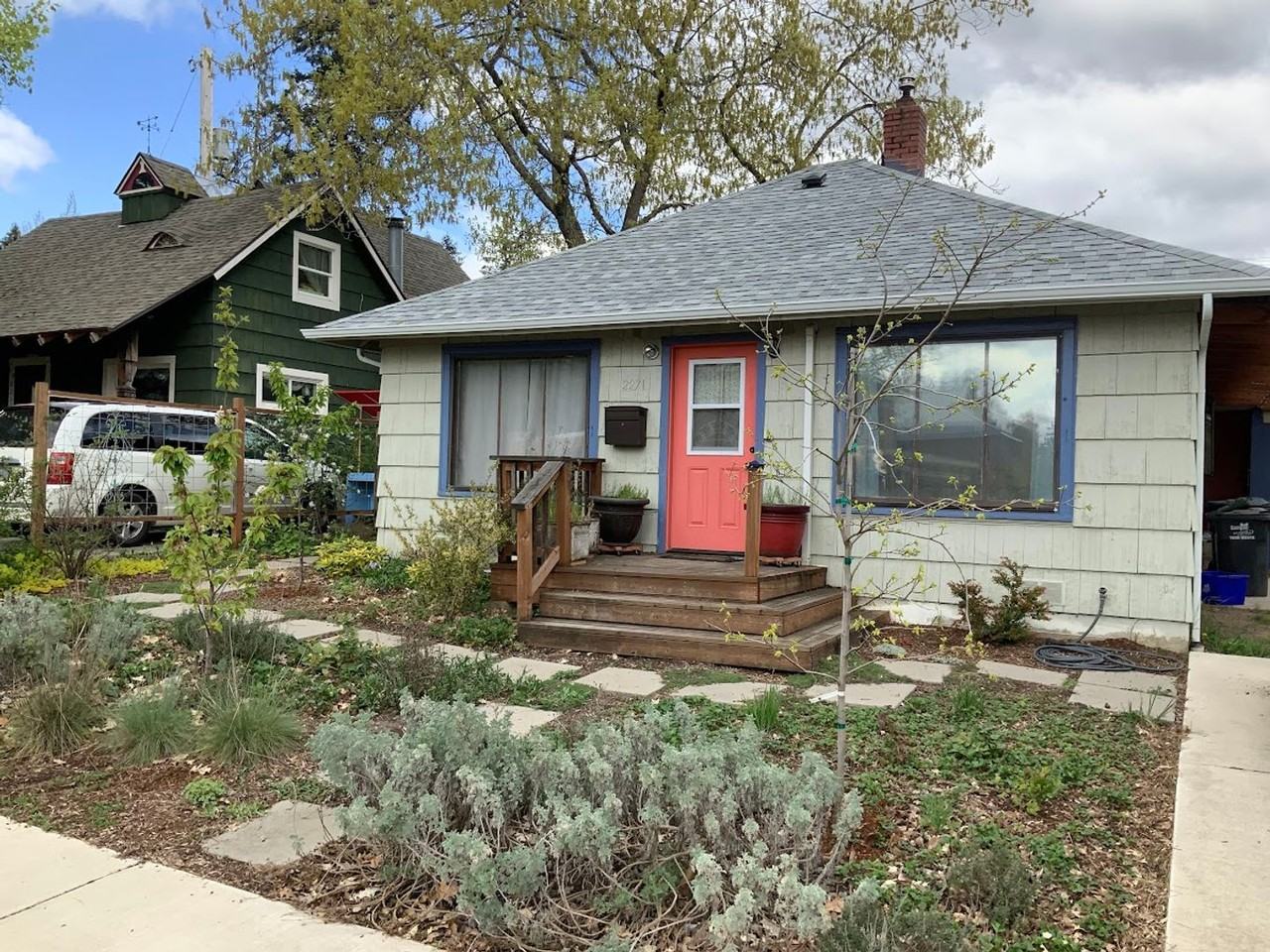 2271 Emerald St - Photo 2 of 27