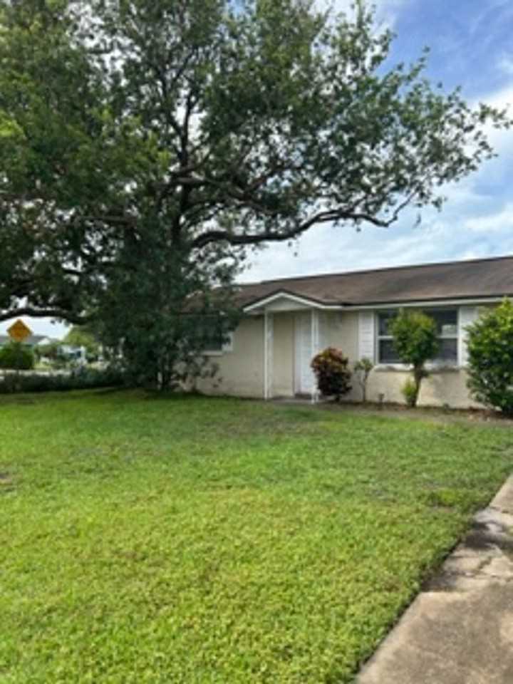 3410 Wilson Dr - Photo 2 of 13