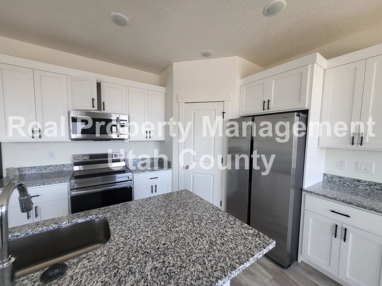 1018 E 1300 S - Photo 3 of 28