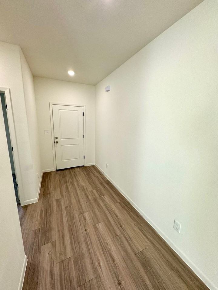 4910 Dry Creek Rd - Photo 2 of 9