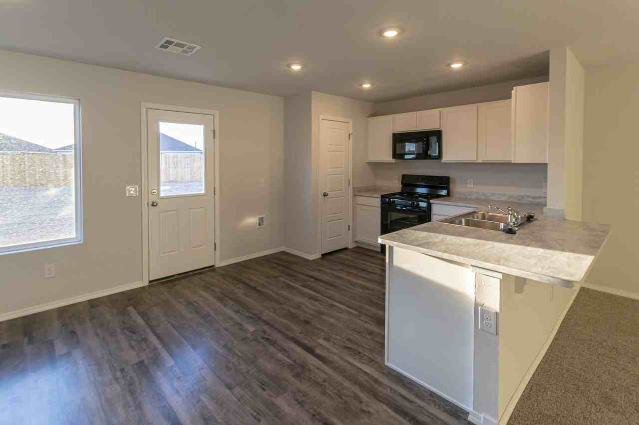 917 Ne 4th St - Photo 5 of 20