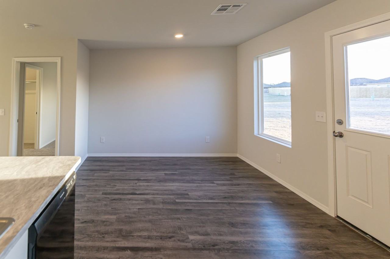 917 Ne 4th St - Photo 6 of 20