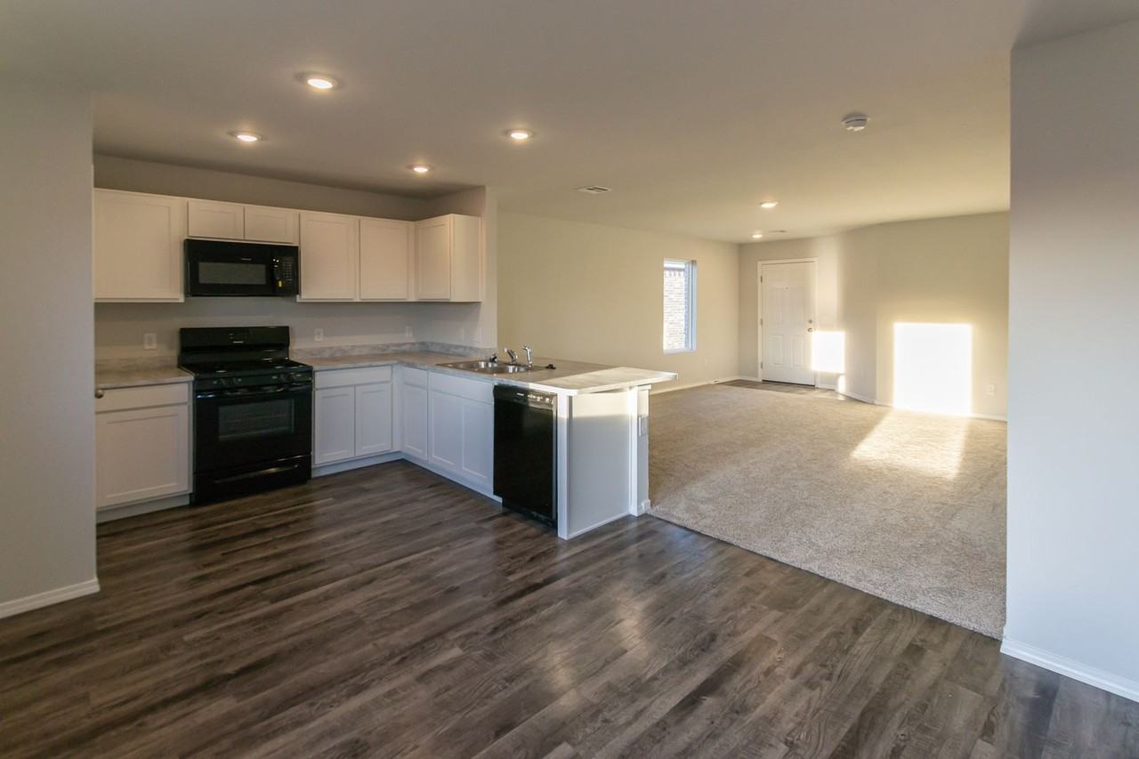 917 Ne 4th St - Photo 7 of 20