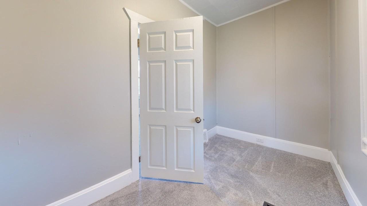 4559 Sackett Ave - Photo 5 of 48