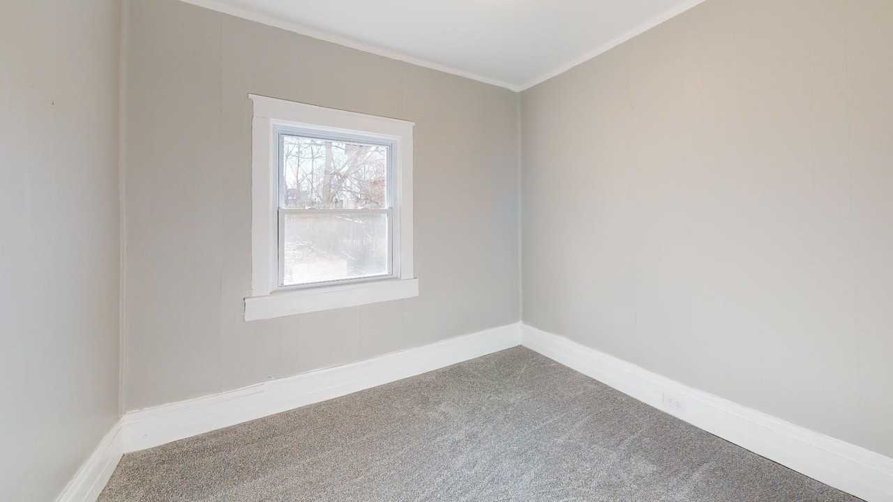 4559 Sackett Ave - Photo 6 of 48