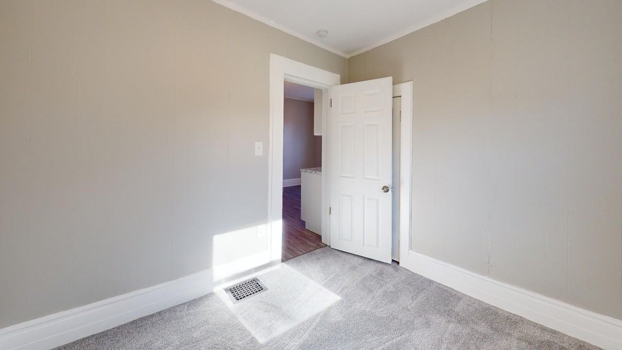 4559 Sackett Ave - Photo 7 of 48