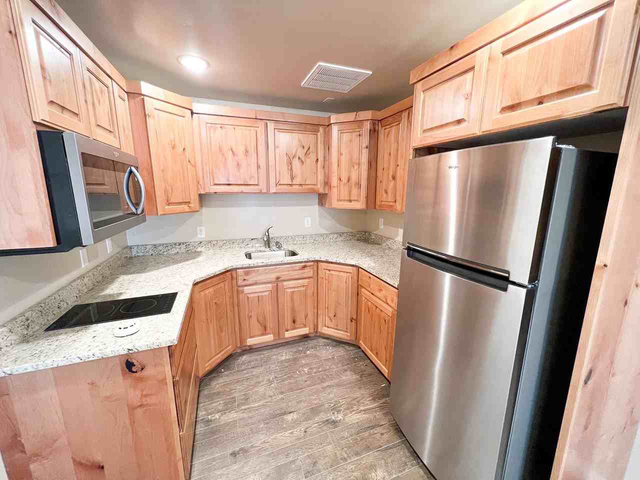 1060 N Louis St - Photo 3 of 14