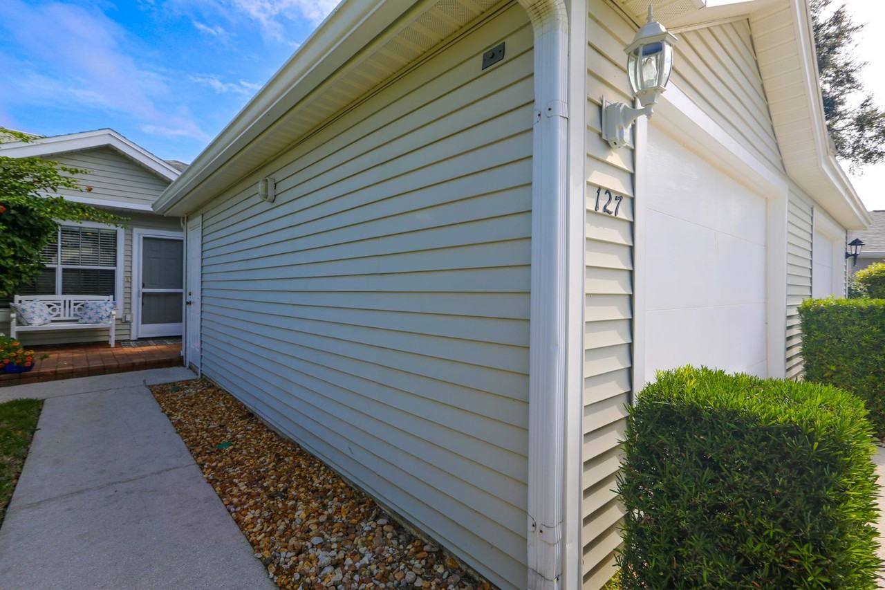 127 Bristol Ln - Photo 3 of 50