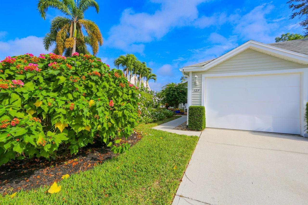 127 Bristol Ln - Photo 4 of 50