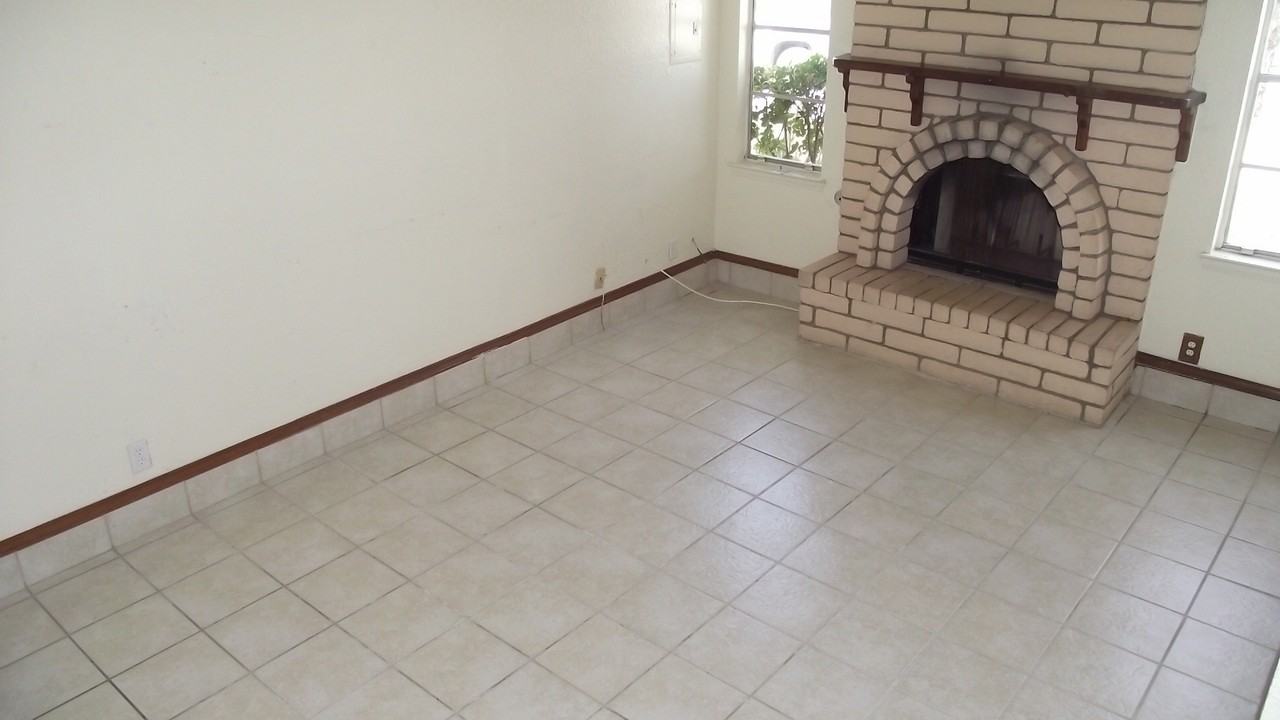 9969 Honey Locust Ln - Photo 3 of 17