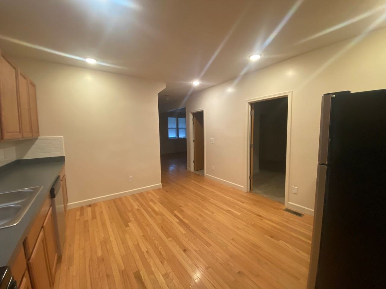 1539 Summit St - Photo 5 of 29